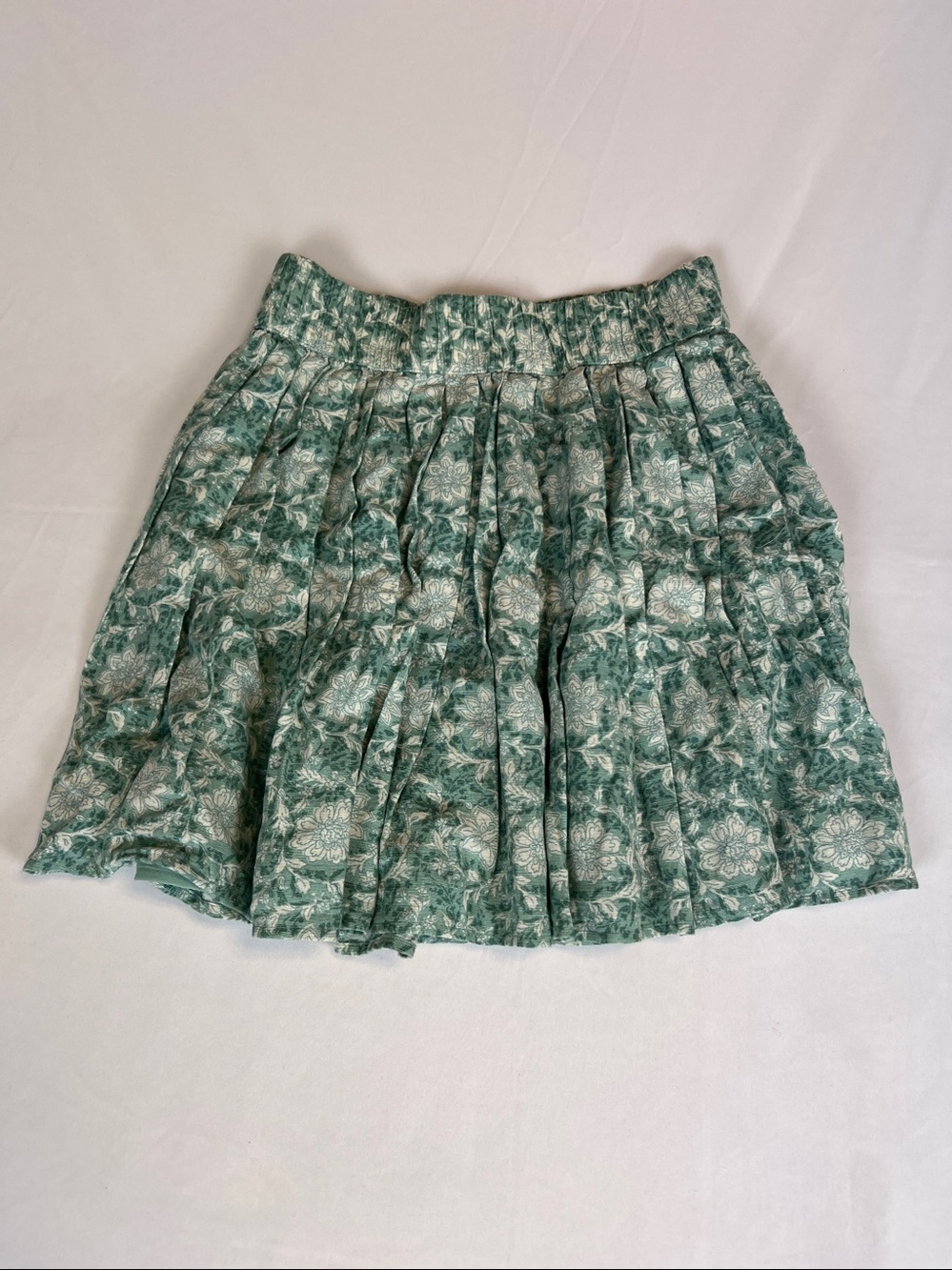 NWT American Eagle Floral Pleated Mini Skirt Green & White floral Size XS